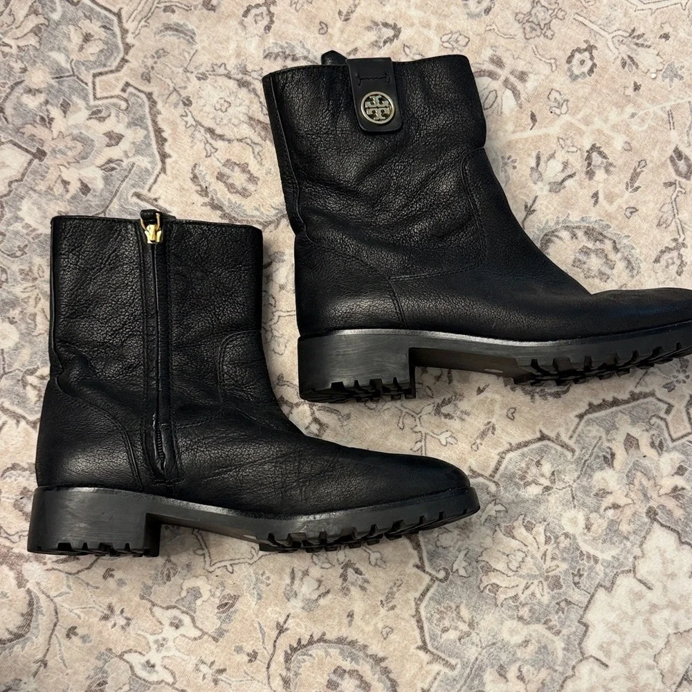 Tory Burch black pebbled